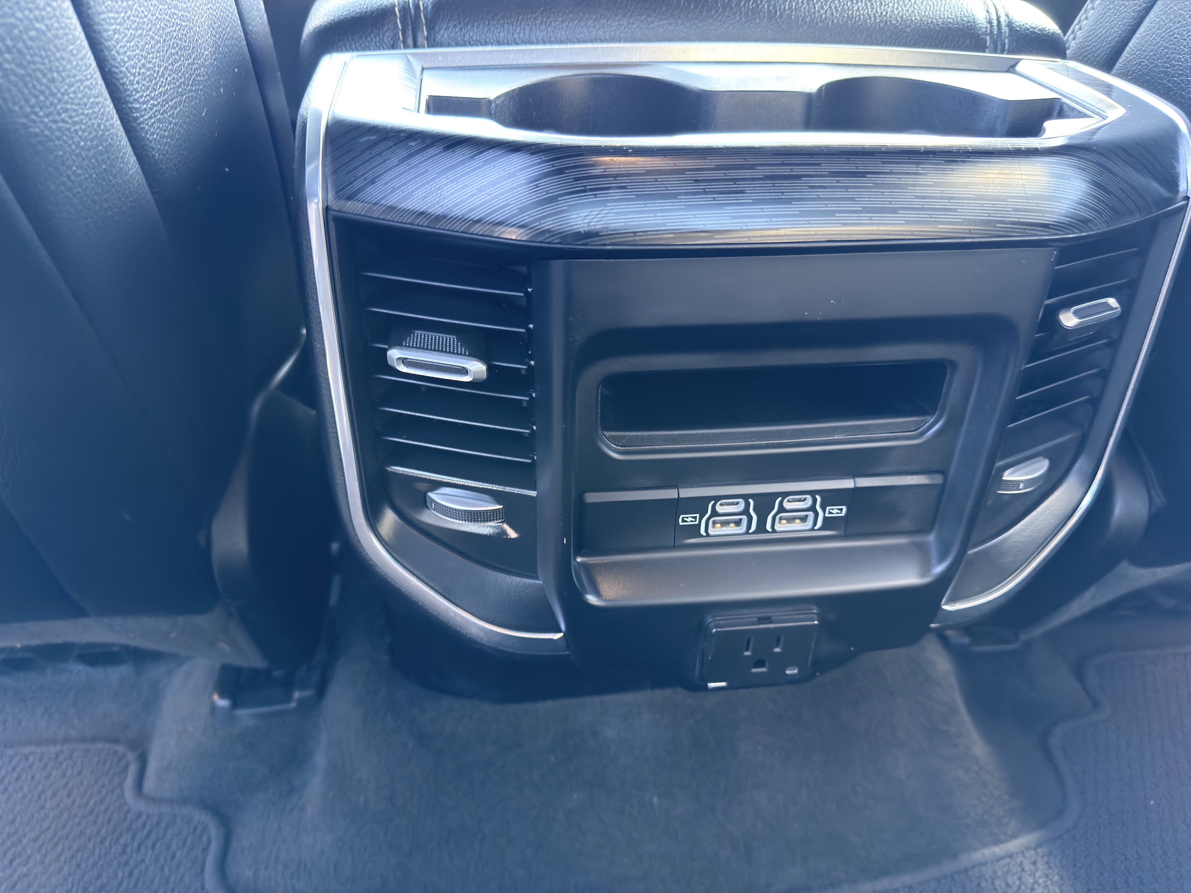 Used 2024 RAM 1500 Laramie image 24