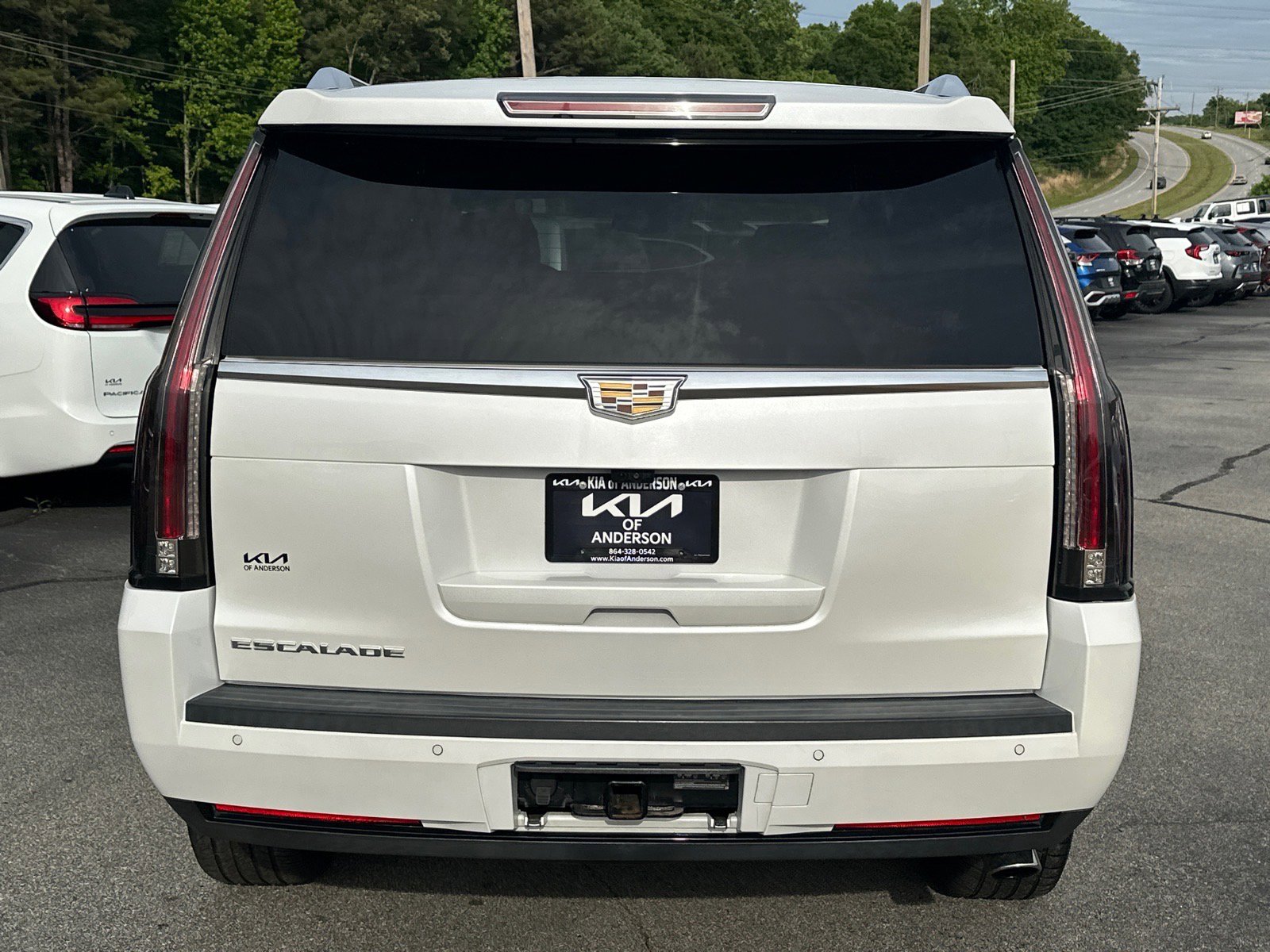 Used 2017 Cadillac Escalade Luxury RWD image 4