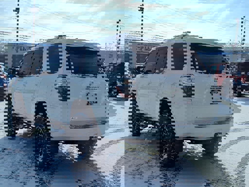 Used 2022 Toyota 4Runner SR5 Premium image 16