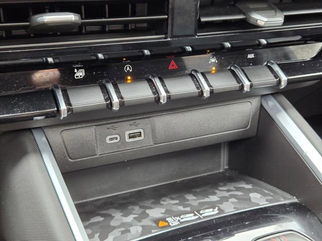 Used 2025 Chevrolet Colorado Z71 w/ Midnight Edition image 33