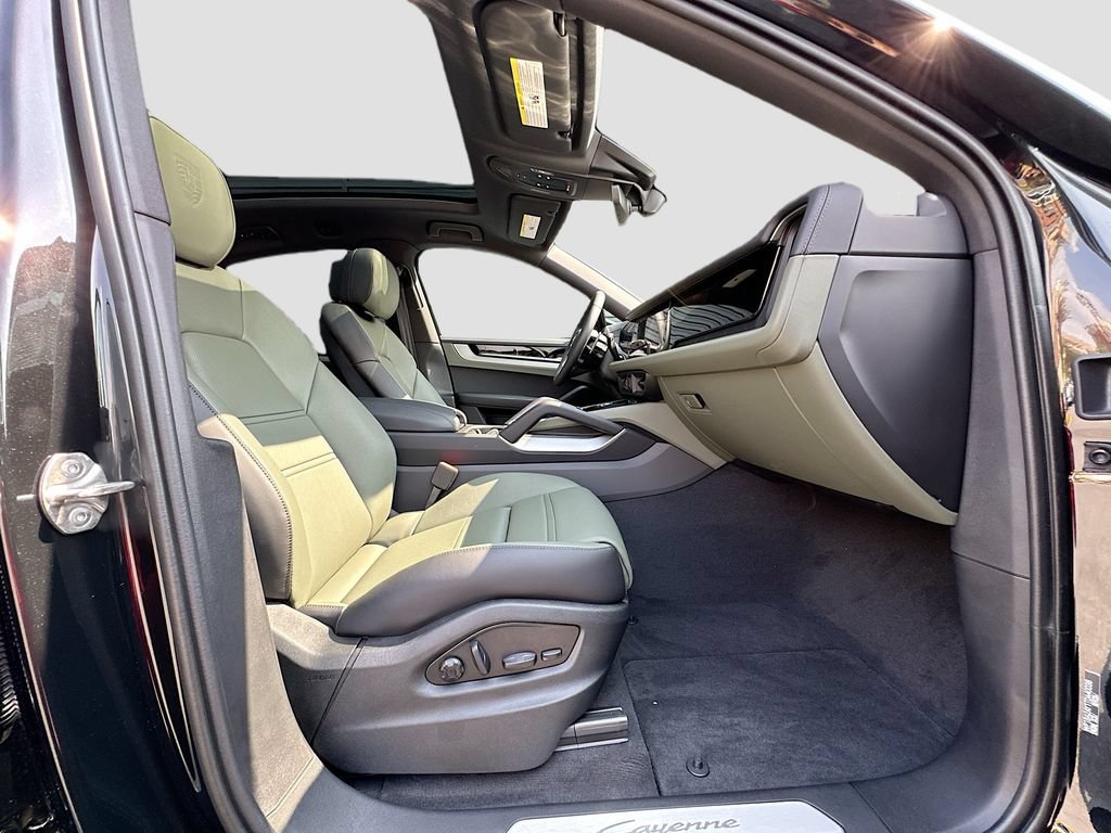 New 2026 Porsche Cayenne Coupe AWD/4WD image 30