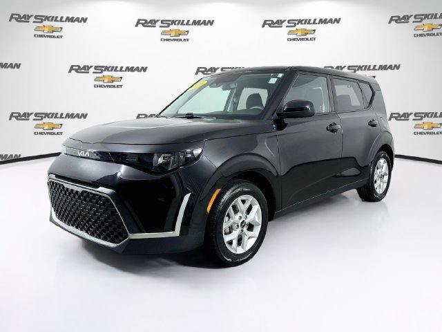 Used 2024 Kia Soul LX w/ Option Group 015 FWD image 3