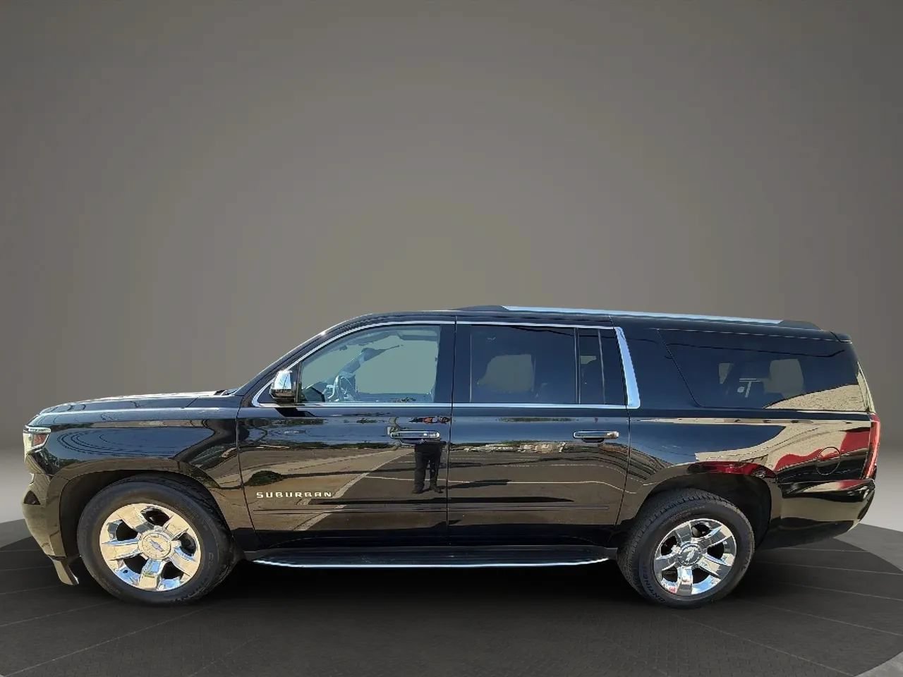 Used 2018 Chevrolet Suburban Premier AWD/4WD image 8