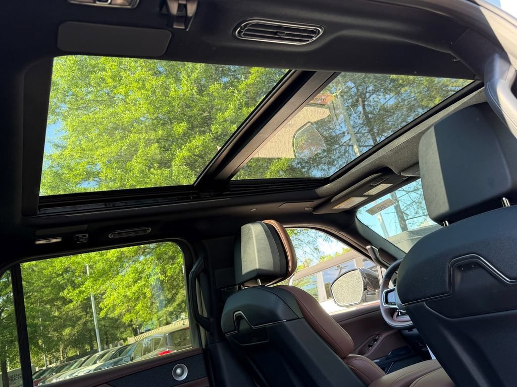 New 2026 Lincoln Navigator Reserve AWD/4WD image 8