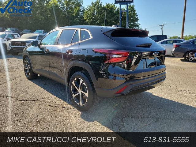 Used 2025 Chevrolet Trax RS w/ Driver Confidence Package FWD image 3