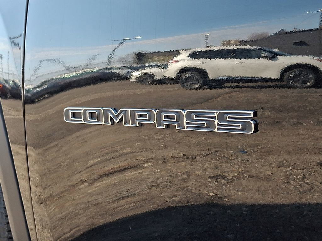 Used 2023 Jeep Compass Latitude image 31