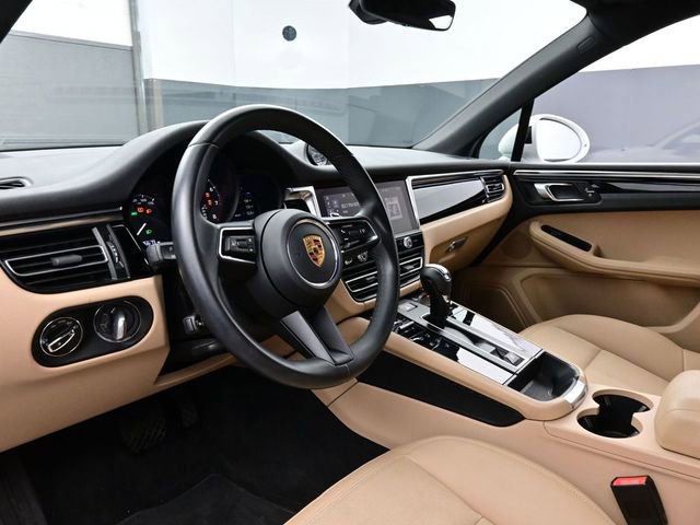Certified 2023 Porsche Macan image 4