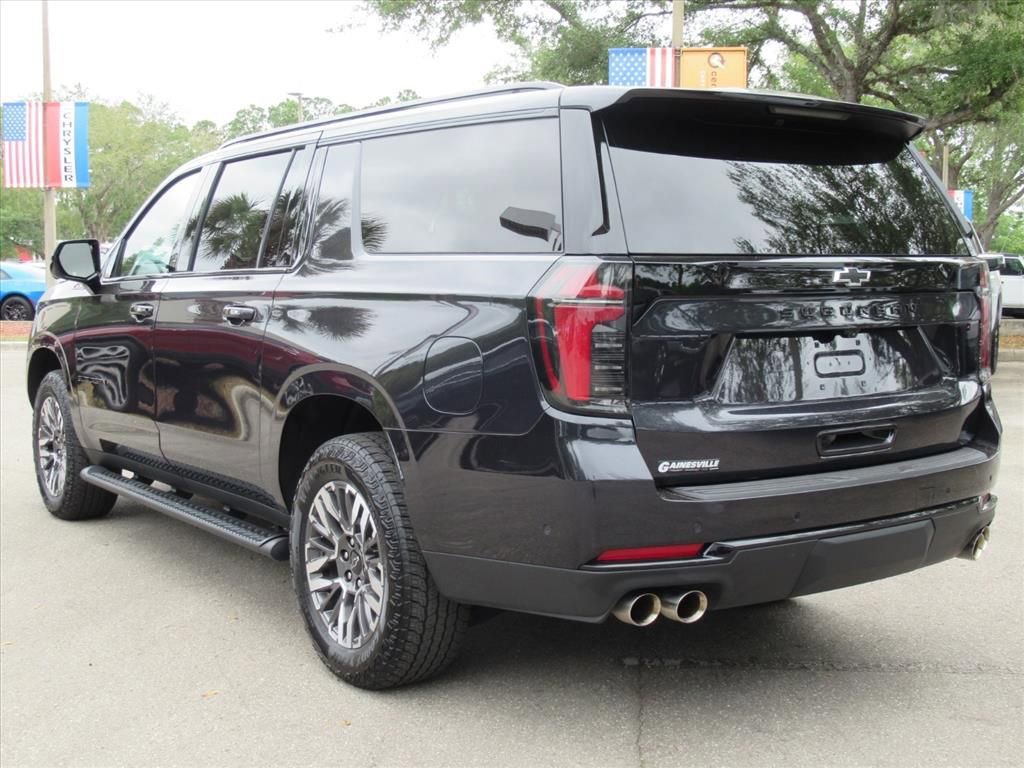 Used 2025 Chevrolet Suburban Z71 AWD/4WD image 5