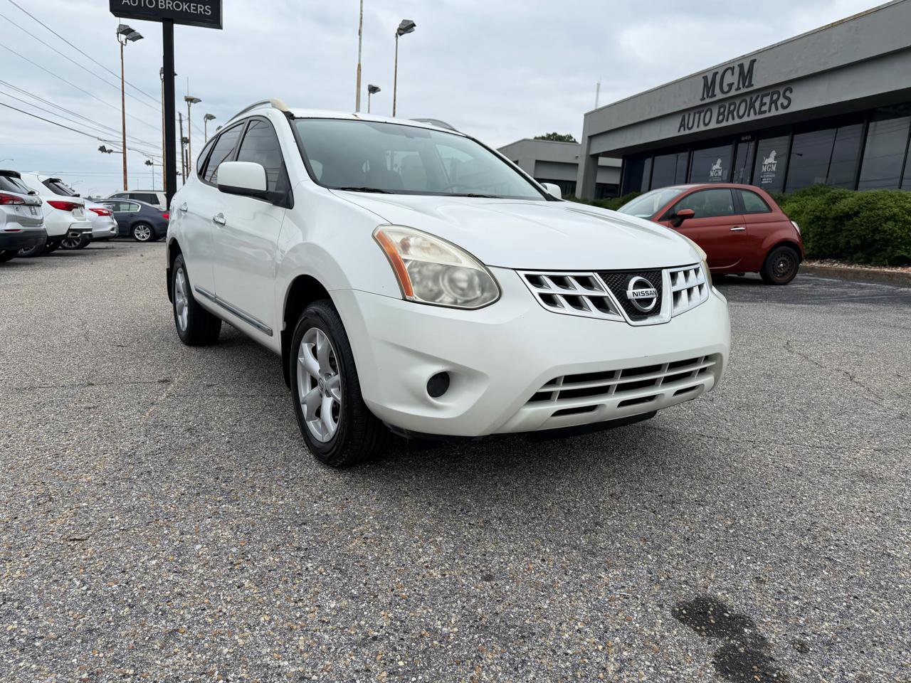 Used 2011 Nissan Rogue SV FWD image 2