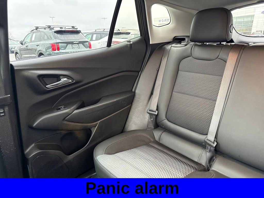 Used 2024 Chevrolet Trax LT w/ Sunroof Package FWD image 13
