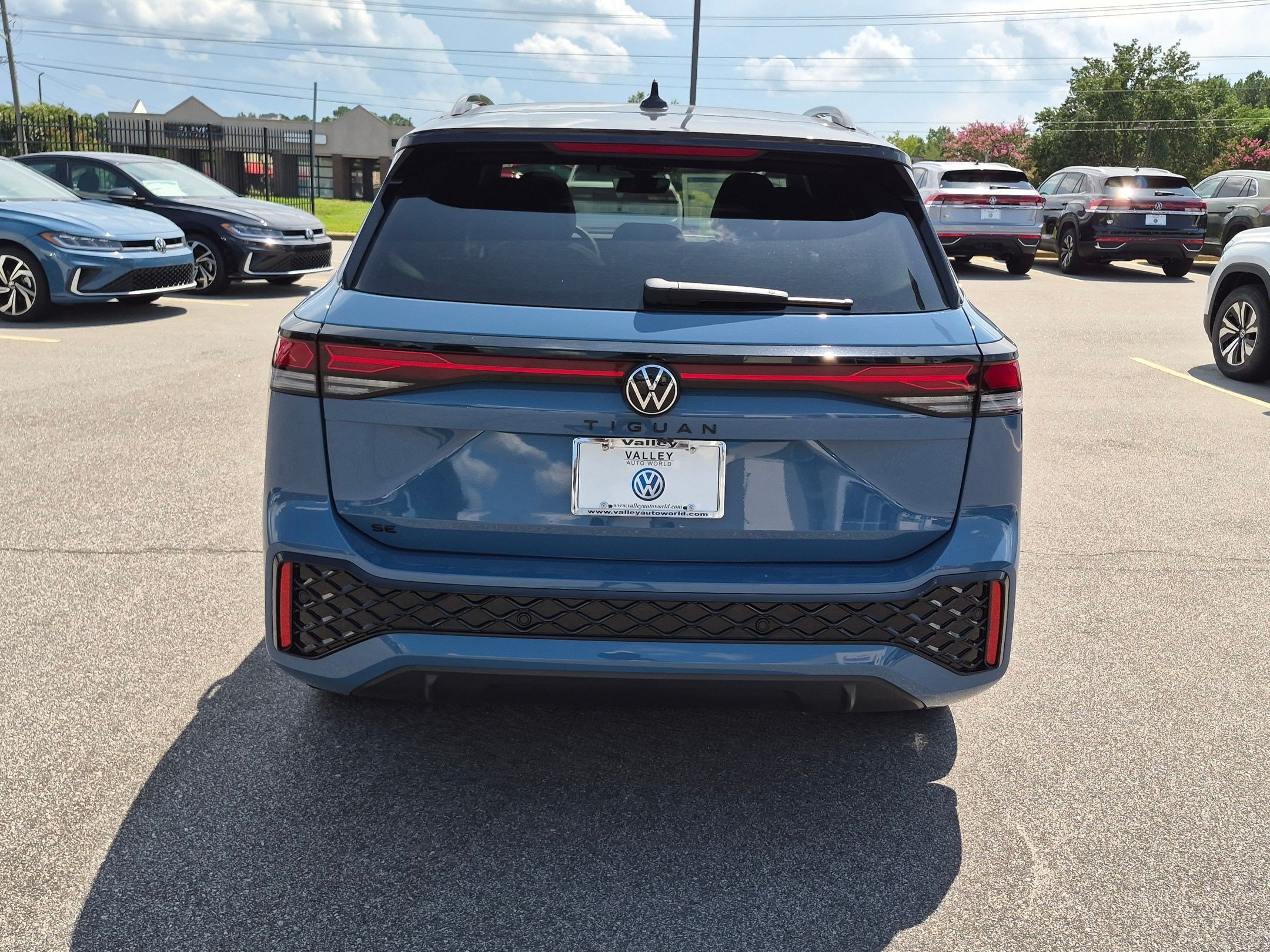 New 2026 Volkswagen Tiguan SE R-Line FWD image 4