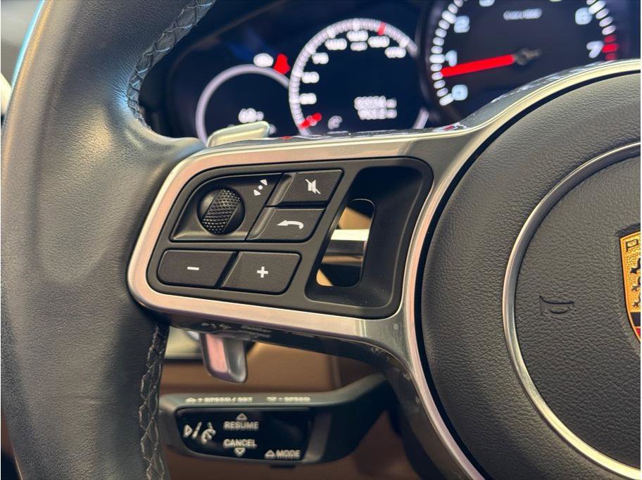 Used 2022 Porsche Cayenne Platinum Edition image 22