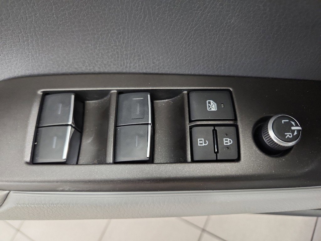 Used 2024 Toyota Camry XSE w/ Navigation Package FWD image 9