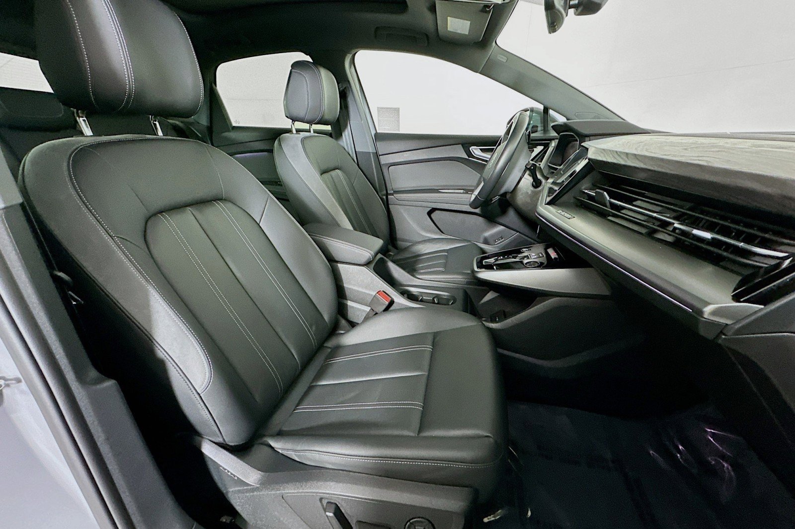 Used 2024 Audi Q4 e-tron Premium Plus w/ Premium Plus image 8