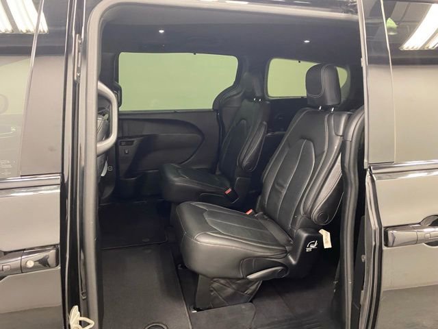 Used 2019 Chrysler Pacifica Touring-L Plus w/ S Appearance Package FWD image 20