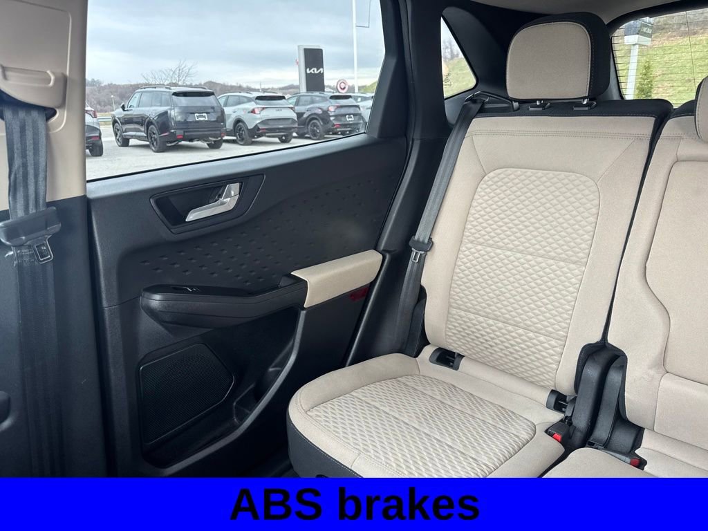 Used 2020 Ford Escape SE image 13