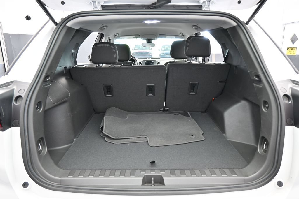 Used 2024 Chevrolet Equinox LS w/ Driver Confidence II Package FWD image 31