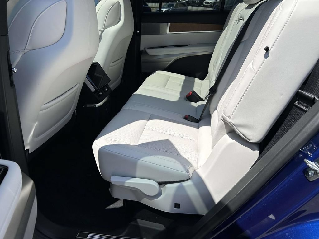 New 2027 Cadillac Vistiq Luxury AWD/4WD image 13