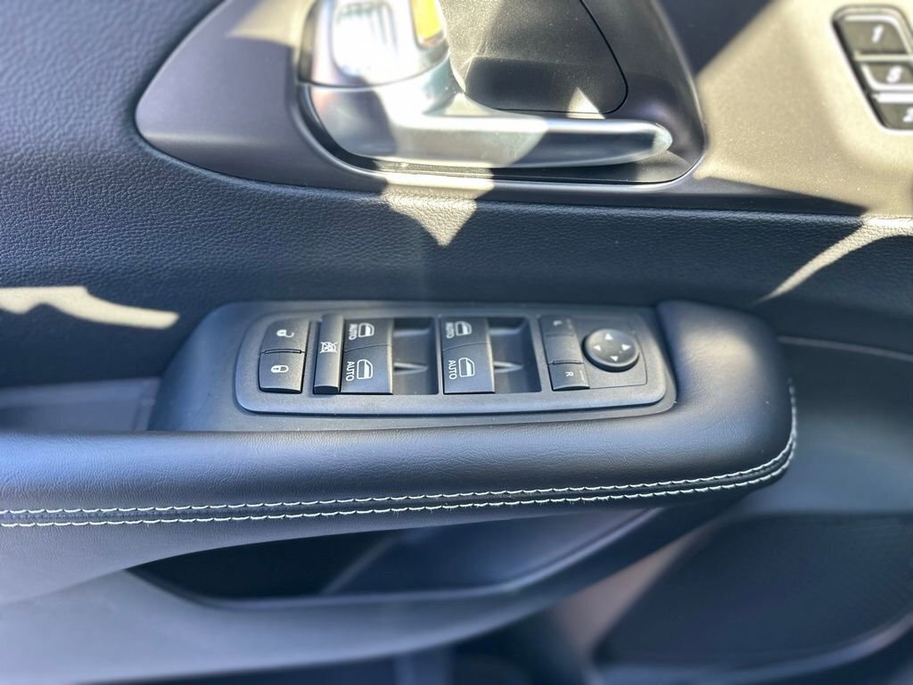 New 2026 Chrysler Pacifica Select image 30