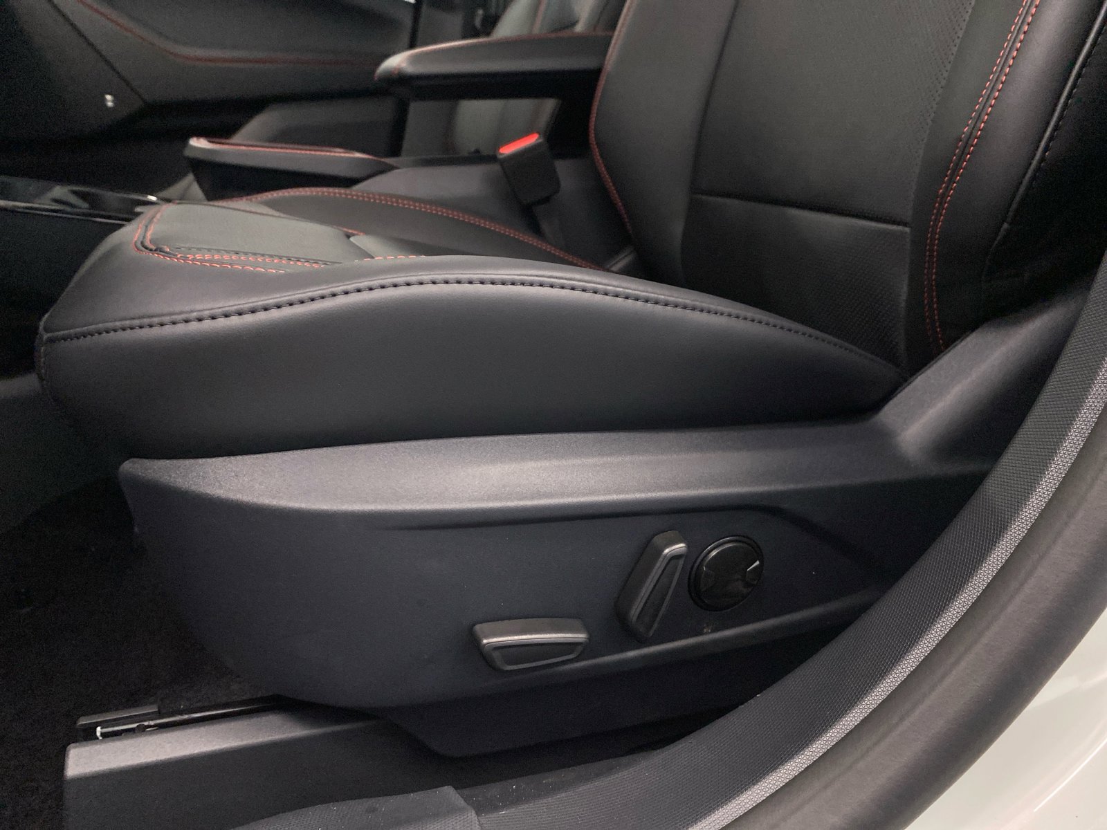 New 2025 Ford Mustang Mach-E Premium w/ Sport Appearance Package AWD/4WD image 24