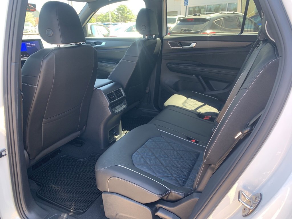 New 2025 Volkswagen Atlas Cross Sport SEL Premium R-Line image 10