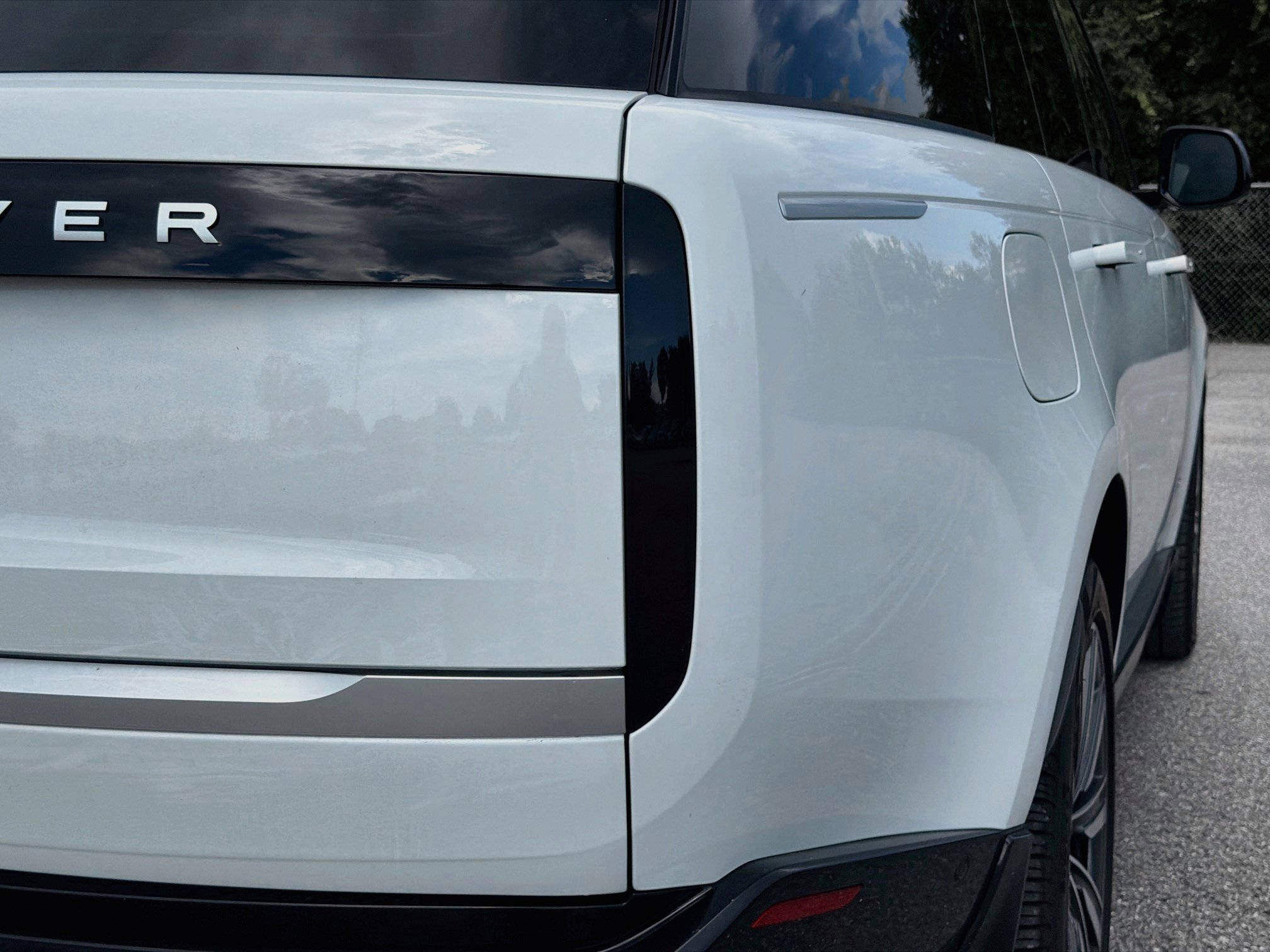 Used 2025 Land Rover Range Rover Autobiography AWD/4WD image 9