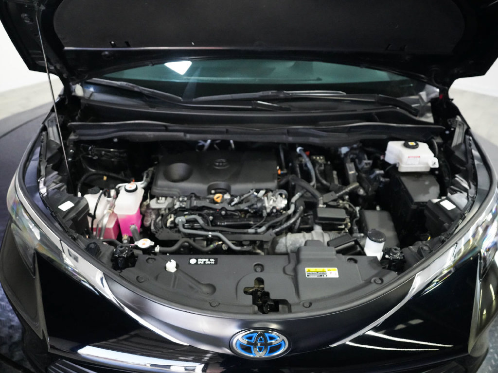 Used 2024 Toyota Sienna XLE w/ XLE Plus Package FWD image 38