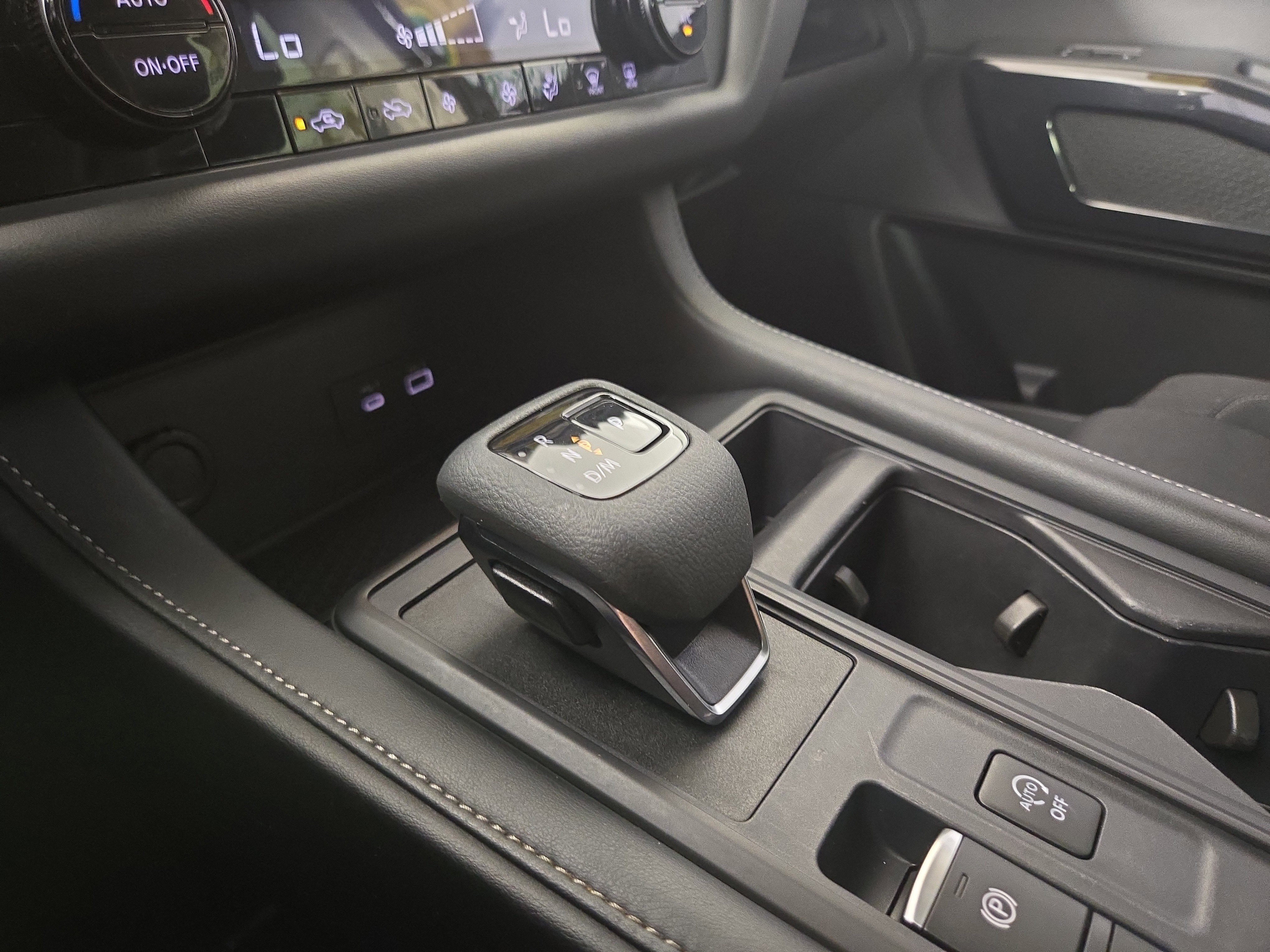 Used 2024 Nissan Pathfinder S image 22