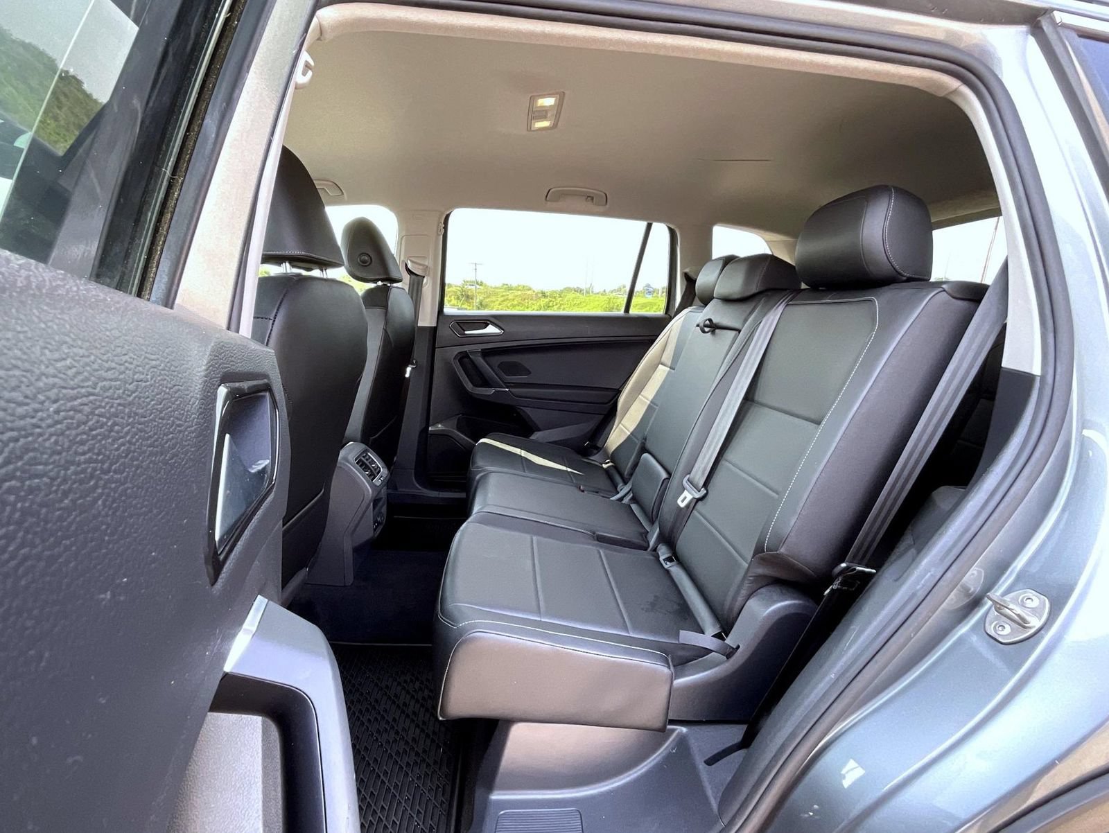 Used 2018 Volkswagen Tiguan SE w/ 3rd Row Seat Package AWD/4WD image 19
