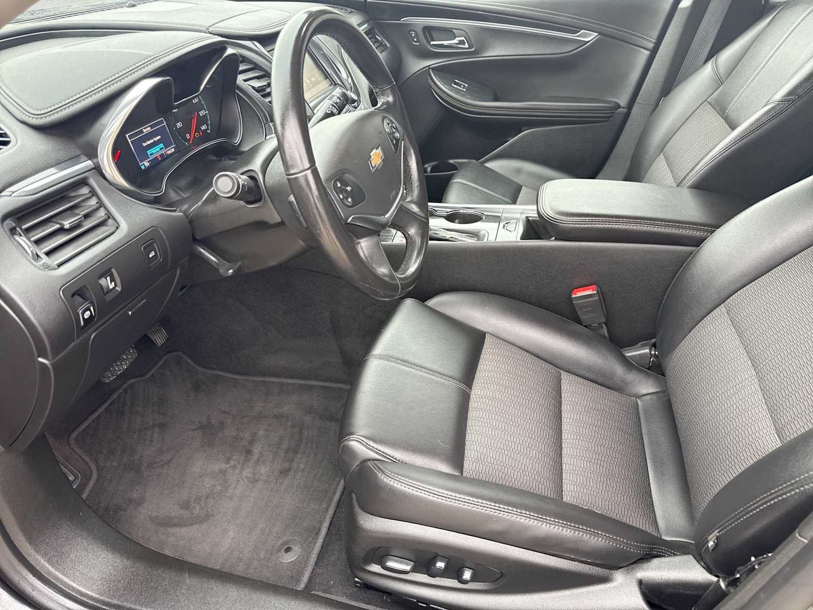 Used 2019 Chevrolet Impala LT FWD image 15