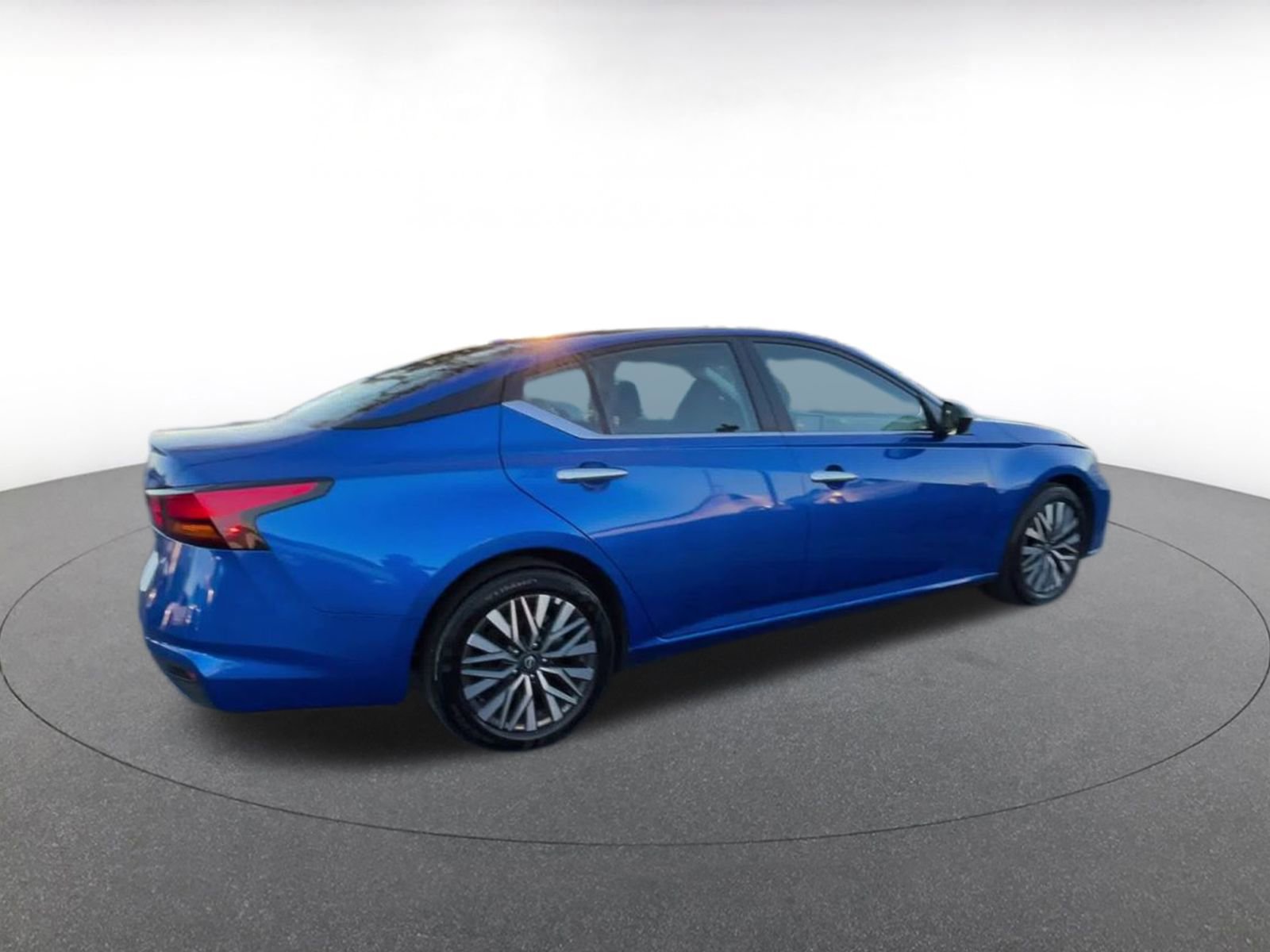 Used 2025 Nissan Altima 2.5 SV image 14