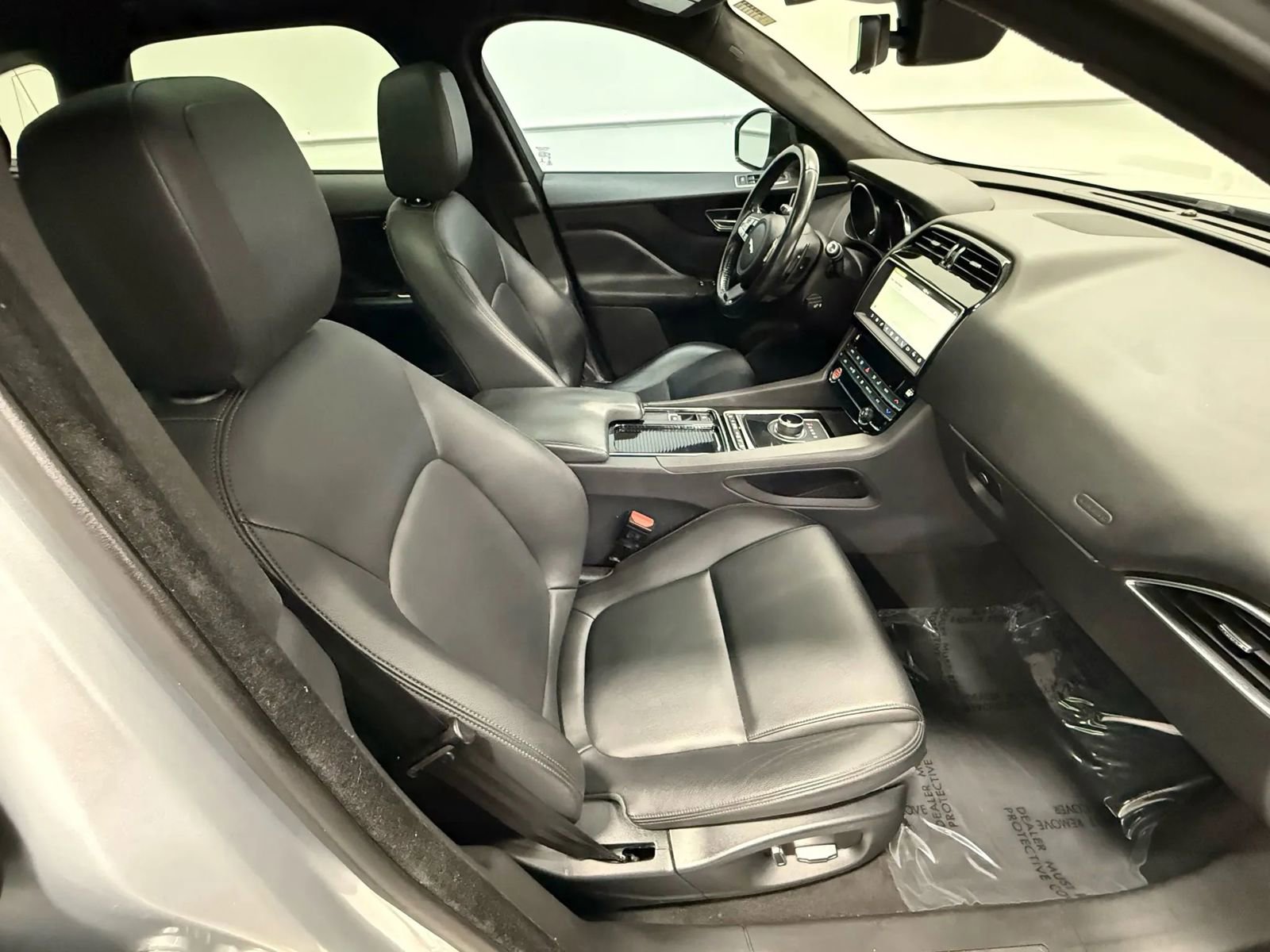 Used 2019 Jaguar F-PACE Premium image 57