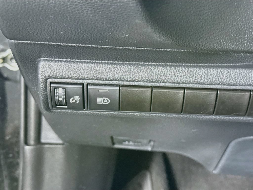 Certified 2021 Toyota Corolla SE w/ Carpet Mat Package (TMS) FWD image 18