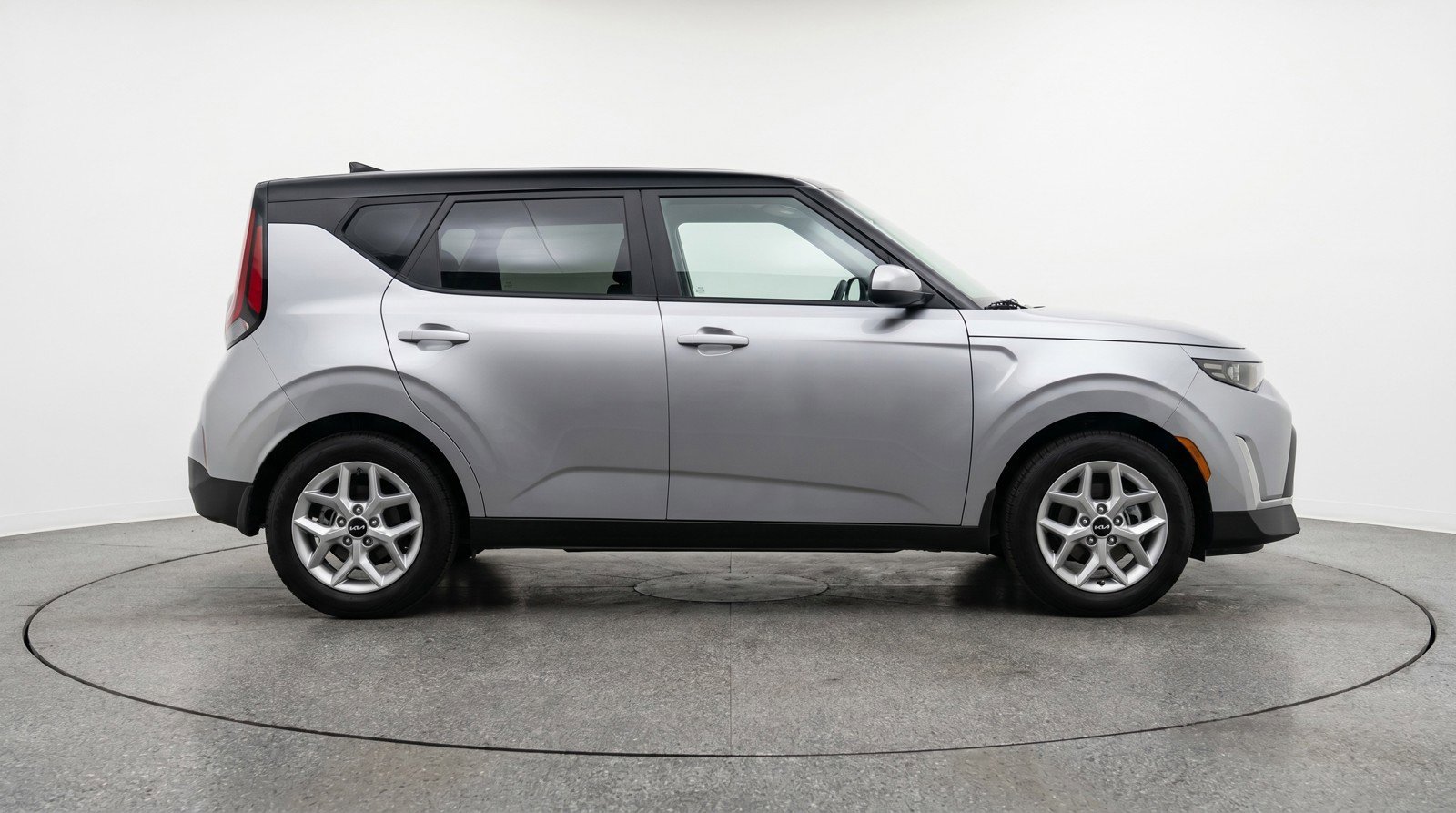 Used 2025 Kia Soul LX w/ LX Technology Package FWD image 11