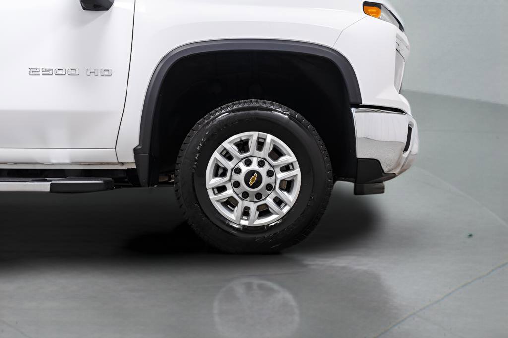 Used 2025 Chevrolet Silverado 2500 LT w/ Convenience Package image 7