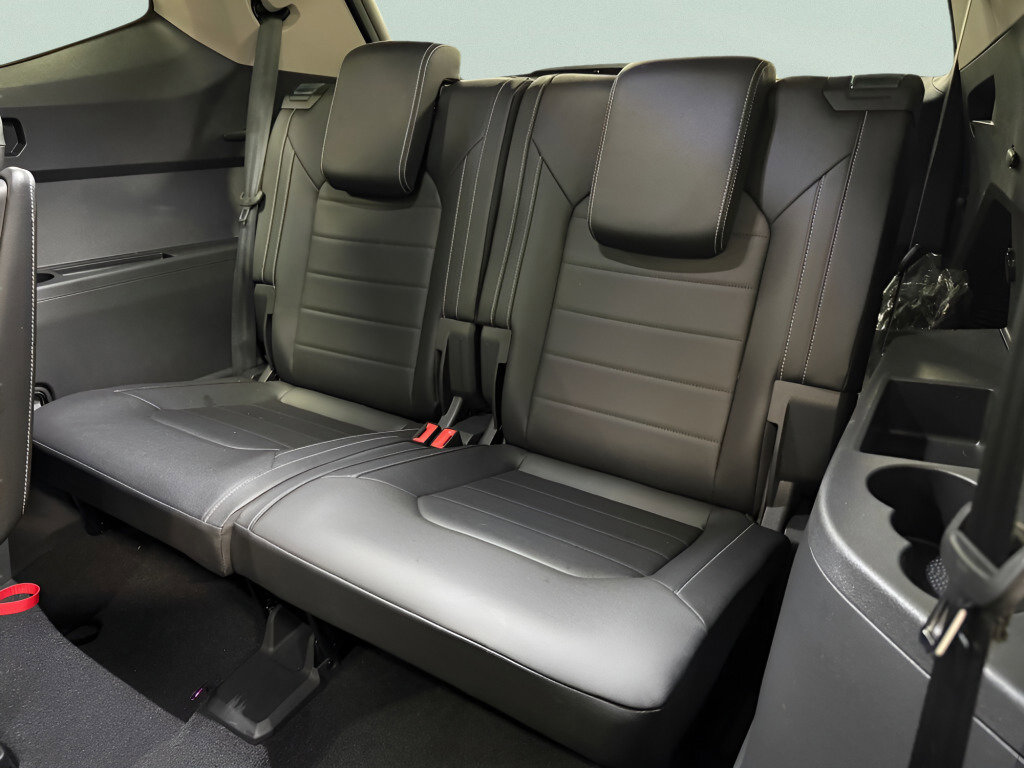 Certified 2025 Volkswagen Atlas SEL image 19