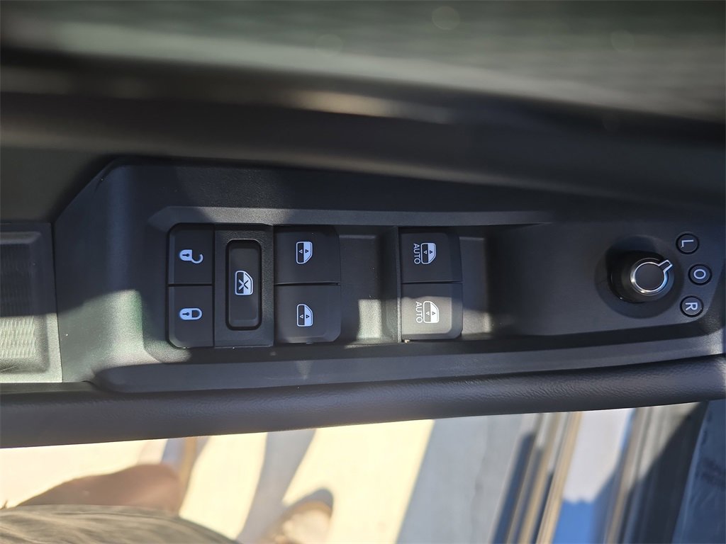 New 2025 Jeep Grand Cherokee Laredo w/ Luxury Tech Group I image 14