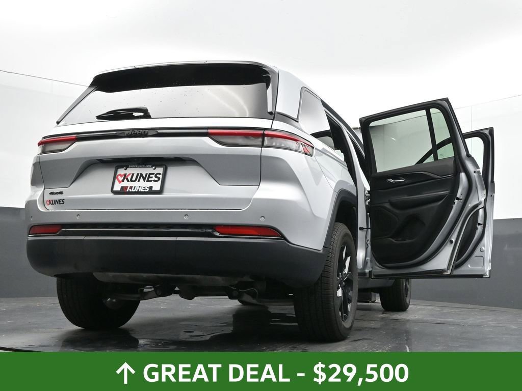 Used 2024 Jeep Grand Cherokee Altitude image 76