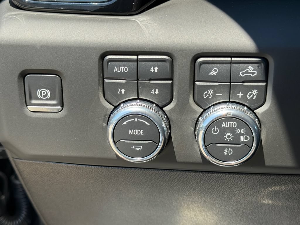 Used 2025 GMC Sierra 2500 AT4 w/ AT4 Premium Plus Package AWD/4WD image 25