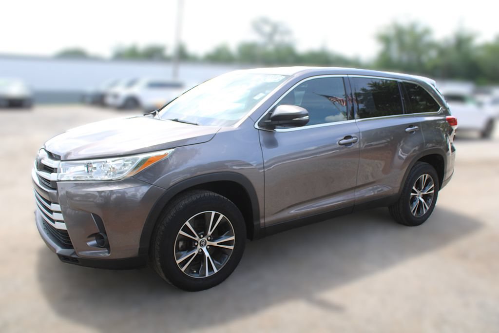 Used 2019 Toyota Highlander LE FWD image 14