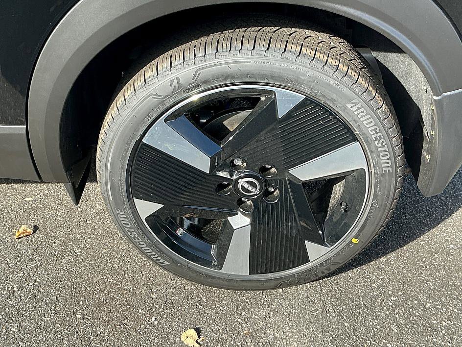 New 2026 Nissan Kicks SR image 8