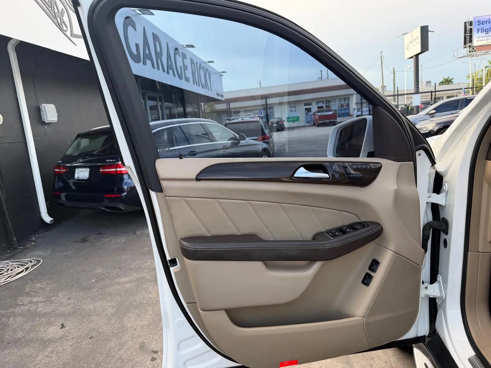 Used 2016 Mercedes-Benz GL 450 4MATIC w/ Premium I Package image 9