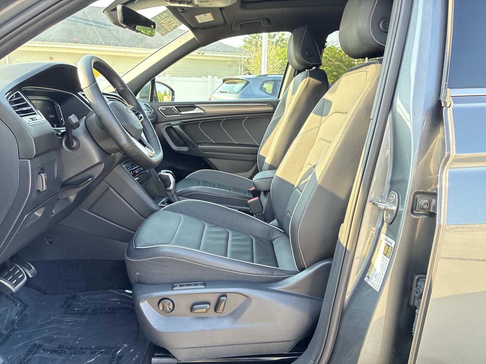 Certified 2024 Volkswagen Tiguan SEL R-Line AWD/4WD image 25