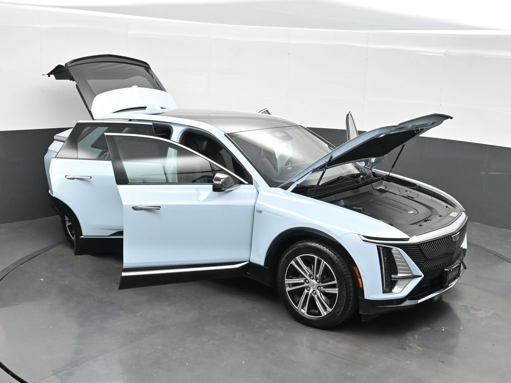 Certified 2024 Cadillac Lyriq Luxury AWD/4WD image 37