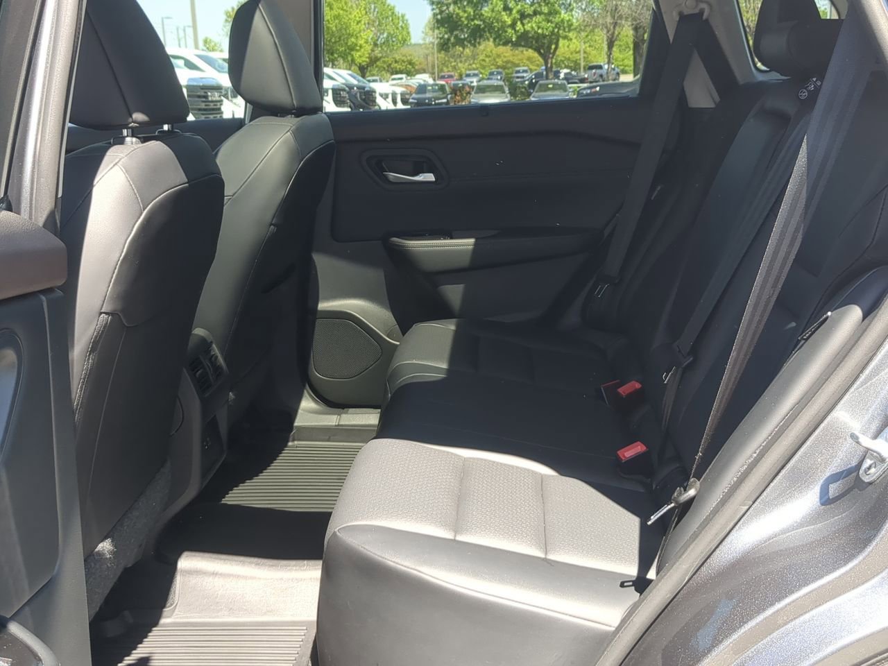 Used 2023 Nissan Rogue SV w/ SV Premium B Package image 24