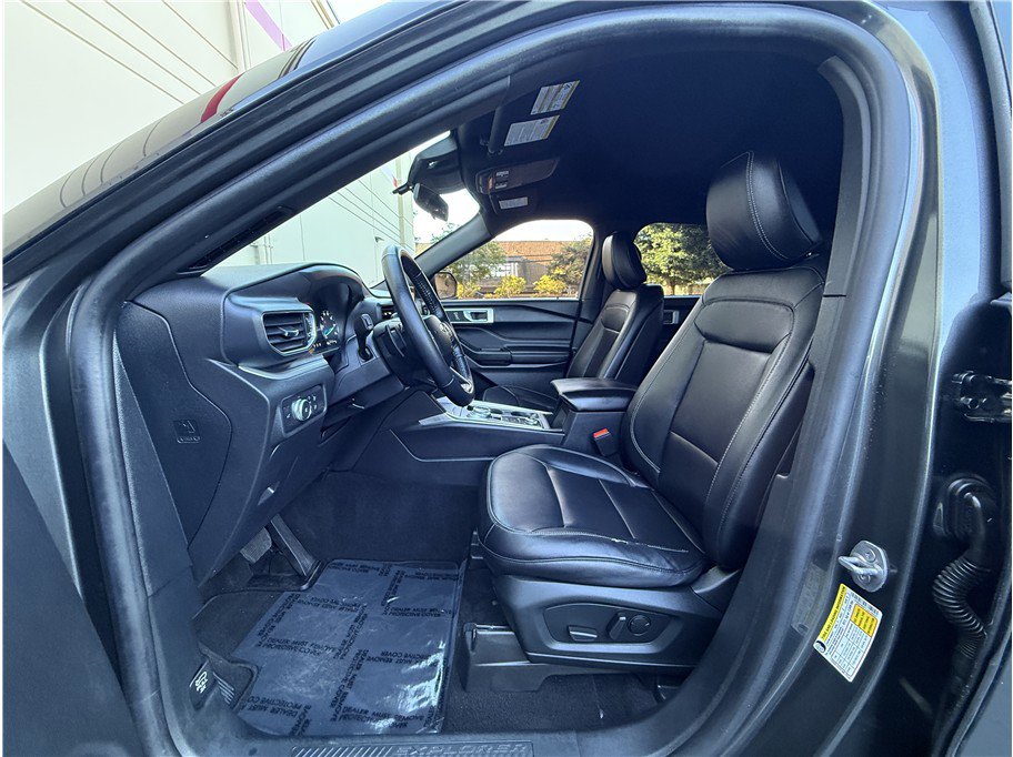 Used 2020 Ford Explorer XLT w/ Equipment Group 202A AWD/4WD image 11