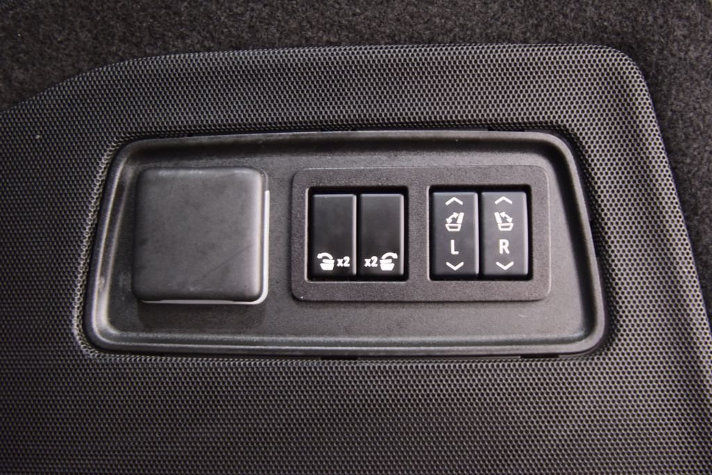 Used 2024 Cadillac Escalade Sport Platinum w/ Heavy-Duty Trailer Package AWD/4WD image 27