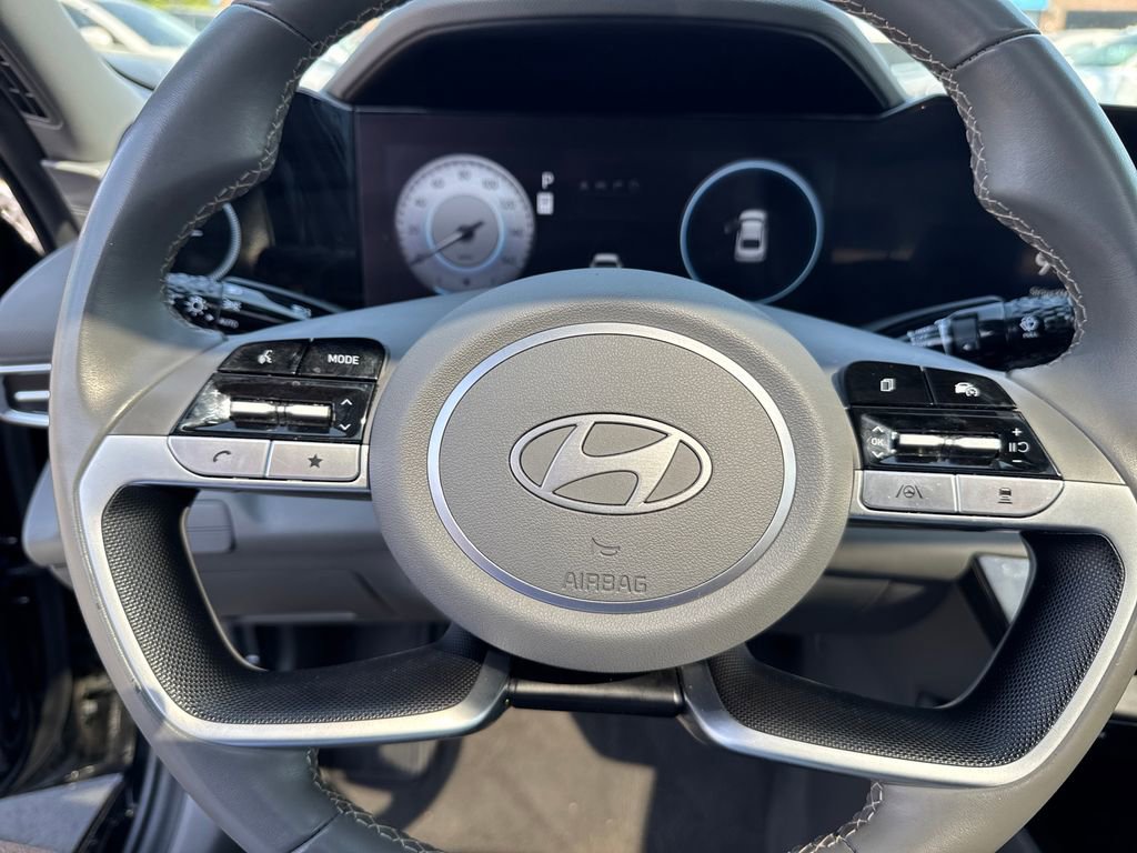 Used 2025 Hyundai Elantra SEL image 16