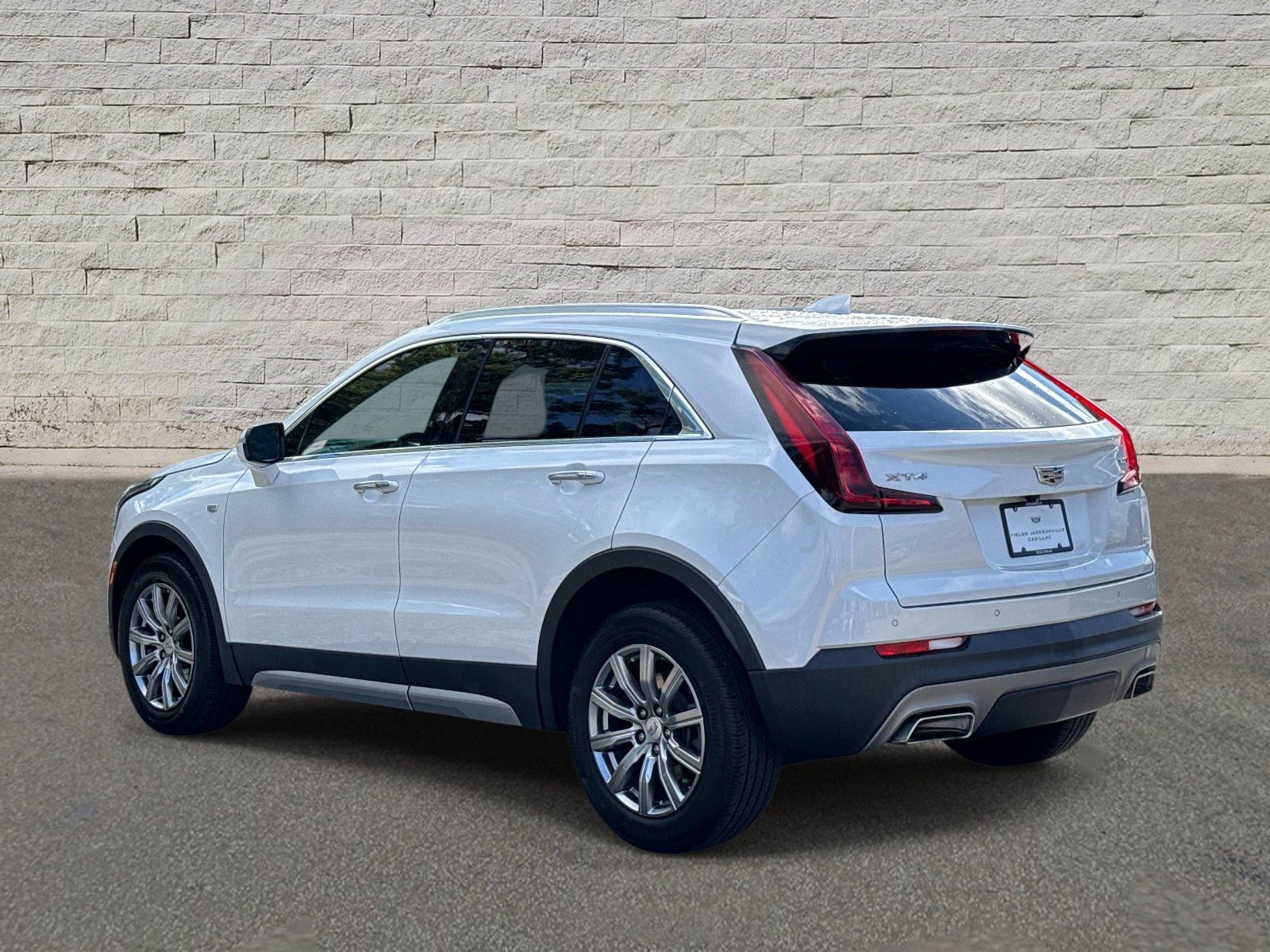 Used 2021 Cadillac XT4 Premium Luxury w/ Cold Weather Package FWD image 3