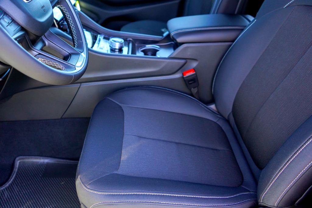 New 2026 Jeep Grand Cherokee Laredo RWD image 10